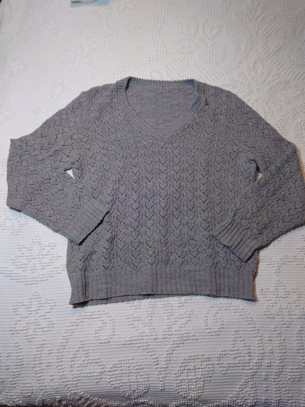 Vintage 70s Women’s Gray V-Neck Knit Sweater